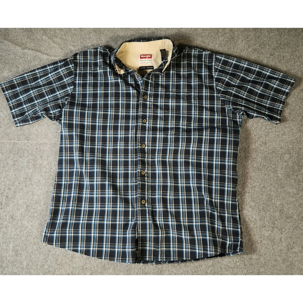 Wrangler Shirt Mens L Wrinkle Resist Blue Plaid Button-Down Short Sleeve